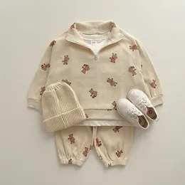 Kläder sätter våren spädbarn baby tecknad småbarn pojkar flickor långärmad tröja byxor 2 stiga barn söta björnkläder set 230724