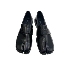 Gai Gai Elbise Flats Tabi Ninja Moccasins Yuvarlak Bölme Ayak Toe Sığ Kadınlar Slingback Mules Deri Ayakkabı Yumuşak Loafers 230724