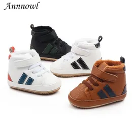 Primi camminatori Neonato Scarpe da neonato Suola in gomma Tenis nato Bottino Calzature in pelle Articoli per bambini Pelliccia invernale Caldo per regali di 1 anno 230726