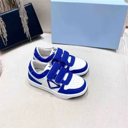Designer Baby Kids Shoes Ragazzi Ragazze Casual Sneakers 3 Colori Moda per bambini Lettera Punta tonda Scarpe di lusso per bambini unisex