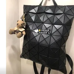 Designer Issei Miyake Geometric Rhombus ryggsäck Kvinnor Preppy School Bag Fashion Casual ryggsäck Män datorpåse