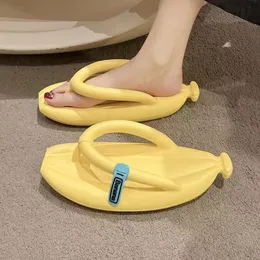 Chinelos de designer engraçados chinelos de banana de verão amarelos para homens e mulheres em casa com sola grossa amantes sapatos de praia EVA Soft Slides Casais Sliders verdes