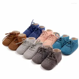 First Walkers 2023 Baby Shoes Nubuck Leather Girls Moccasins Footwear للأطفال الصغار يسقطون Bebek Ayakkabi