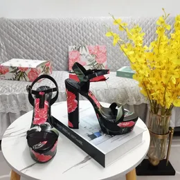 Scarpe eleganti Scarpe con tacco alto di lusso 2023 Estate tacco y Nuovo stampa 3D Vera pelle Tacco spesso Piattaforma impermeabile Sandali con fibbia piatta Scarpe tacco rosso