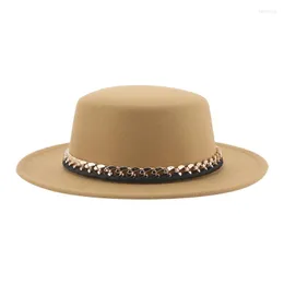 Basker hattar för kvinnor fedoras vinter hatt filtade tillbehör kvinnors chian platt topp lyx män mössor bröllop dekorera chapeau femme