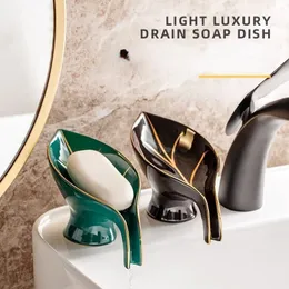 Seifenschalen 1PC Licht Luxus Keramik Kreative Box Drain Rack Haushalt Toilettenschüsselhalter ohne Bohren 230726