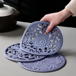 Mats Pads 3pcs Round Silicone Placemats Retro Hollow Carved Dining Table Set for Dishes and Pot Holders Kitchen 230725