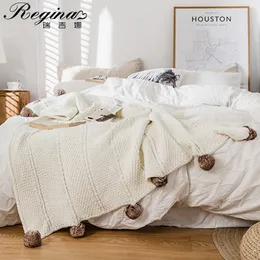 Coperte REGINA Marca Chunky Knit Ciniglia Cute Pompon Decorativo per la casa Caldo ponderato Accogliente divano letto TV Coperta lavorata a maglia 230725