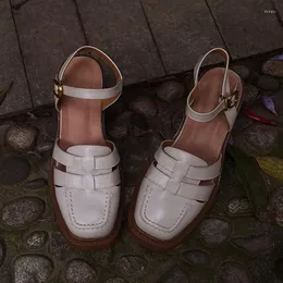 Baotou verão 2024 sandálias heihaian estilo retrô hong kong sapatos quadrados de couro à prova d'água mesa feminina 80285