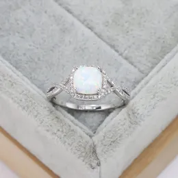 2023新しいS925スターリングシルバーリングシンプルスクエアオーストラリアの宝石セットダイヤモンドリングエレガントなパーソナライズされた婚約指輪