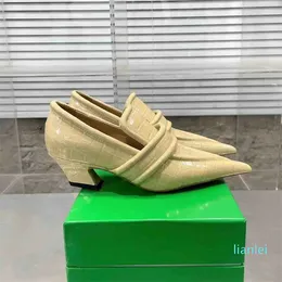 New fashion single shoe cat heel pointed deep cut single shoe with three-dimensional keel design