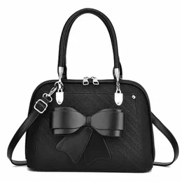 새로운 디자이너 가방 중년 여성 가방, 가을 새로운 단순 트렌드, 대용량 크로스 바디 백, 세련된 짠 활 핸드백
