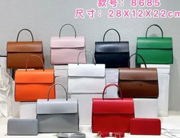 2023 Luxury Designer Kvinnor axelväskor kedja crossbody mode handväskor kvinnlig handväska mönster nyaste serie mångsidig