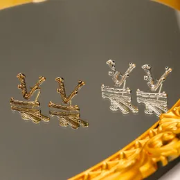 Luxury Gold Letter Stud örhängen designer smycken hög kvalitet vintage förgyllda örhängen nytt engagemang kärlek gåva örhängen charmiga kvinnor mode smycken