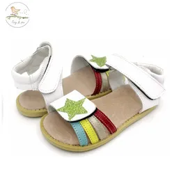 Sandaler Tonglepao sommarstil barn flickor prinsessa vackra blommor barn platt baby romerska 230726