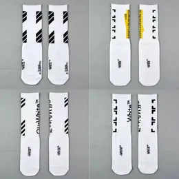 Men's Socks Off Fashion Mens Streetwear Socks Women Men High Quality Cotton All-match Arrow XXX Printing Breathable Black White Mixing Football