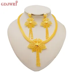 Hochzeit-Schmuck-Sets, feiner afrikanischer Dubai-Goldfarben-Schmuck für Frauen, Mädchen, Braut, Quaste, Blumen-Anhänger, Halskette, Ohrringe, Schmuck-Set, Party-Geschenk 230727