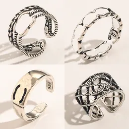 Mode Unisex Luxe Band Ringen voor Mannen Vrouwen Designer Merk Brief Verzilveren Ring High-end Stijl Koperen Liefhebbers Bruiloft Sieraden Maat Verstelbaar