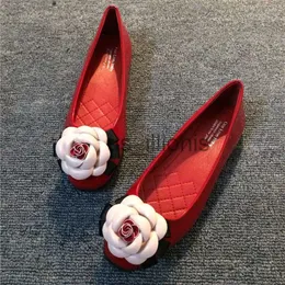 Abendschuhe, flache Schuhe mit weichem Boden, Kamelienblüten-Schuhe aus lackiertem Leder, Ballerinas mit runder Spitze, einzelne Schuhe für Damen, Arbeit, Hochzeit, Blumenschuh J230727