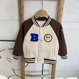 Jackor Boys Coat Plush Autumn and Winter Clothes 2023 Barnens fashionabla baseballuniform för varm baby stilig topp 230726