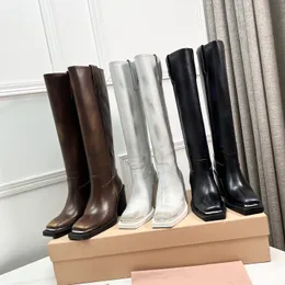 2023 Designer Australia Boots Square Teaddy Mid Mid العجل الشتاء فارس رعاة البقر ركبة أحذية أزياء رجال الرجال عارية قتال الثلج الغربي