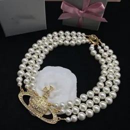 Designerskie naszyjniki wisiorek krzyżują złoto Vivian Pearl Naszyjnik luksusowe kobiety Saturn Chokers Jewelry Westwood Woman 32423