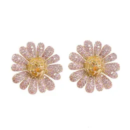 Stud Luxury Flower Stud örhängen Vackra Mini Zirconia Micro Inlaid Daisy örhängen mode kvinnors smycken bröllop brudörhängen 230727