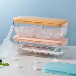 Press Type Ice Maker Silicone Ice Cube Tray Making Mold Creative Storage Box Lid Trays Bar Kitchen Square Cubic Container Box 2206186I