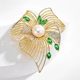 Mode ihåliga lämnar legering broscher kvinnor utsökta eleganta glänsande rhinestones kristall broscher klädtillbehör smycken gåva