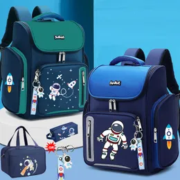 Backpacks Kids Backpack Cartoon Astronauta Teen Schoolbag Podstawowy wodoodporny plecak chłopcy dziewczęta ortopeda Mochila Infantile 230728