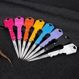 Mini Folding Knife Keychain Outdoor Gadgets Key Shape Pocket Fruit Knifes Multifunktionella verktygsnyckelkedja Självförsvar Keychains 10 färger