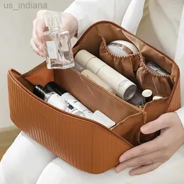 Torby kosmetyczne torebki kosmetyczne Modna skórzana poduszka kwadratowa torba do makijażu kobiety o dużej pojemności Przenośne mycie podróży przybory magazynowe Z230728