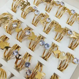 30 adet/parti şık kalp şeklindeki aşk kelebek rhinestone paslanmaz çelik halka spiral altın kaplama kadın mücevher partisi hediyesi