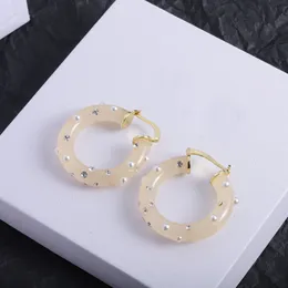 フープハギーかわいい/ロマンチックミルクティーヌード透明アクリル樹脂パールインセットジルコンサークルイヤリングフープハギーデザイナーユニークなデザインレディースイヤリング