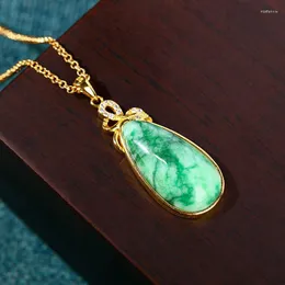 Anhänger Halsketten Vergoldete Nachahmung Jade Halskette Weibliche Land Flut Wasser Tropfen Licht Luxus Zubehör Chinesisch