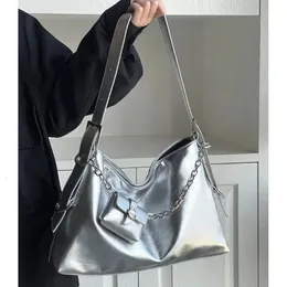 Kvällspåsar haex mode kvinnors väska 2023 trend stor kapacitet silver mjuk pu bolso mujer koreansk stil pendling hobo axel 230729