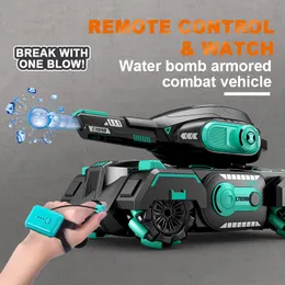 RC auto elettrica blindata 2 4G RC giocattoli per bambini telecomando per ragazzi serbatoio di bombe d'acqua controllato da gesti regalo giocattolo per bambini elettrico 230728