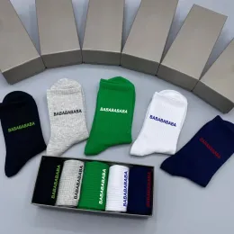 24 Designer-Socken für Herren und Damen, fünf Paar, luxuriöse Sport-Winter-Mesh-Buchstaben, bedruckte Socken, Stickerei, Baumwolle, Mann mit Box