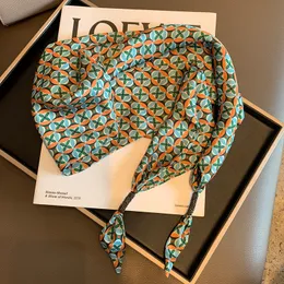 Szaliki luksusowa marka Trójkąt jedwabny szalik dla kobiet szyfonowy nadruk nadruk szyi szyi szyi szal satynowy projektant hidżabu bufanda faulard 230729