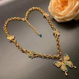 سلاسل ملونة الفراشة على غرار الموضة قلادة مزاجية Collier Femme Grandes De Mujer Moda Pingente Jewelry Coll