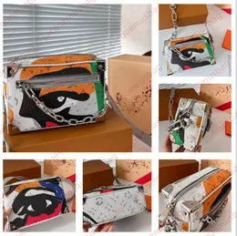 Mini Soft Trunk Bag designer handväska män kedja box väskor kvinnor axel crossbody plånbok hobo purses rivet förstärker vinkelförpackade satchels dhgate sacoche m23144