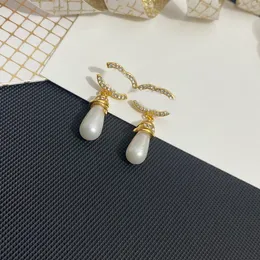 Projektant marki Letter Kolczyki 18K Gold Splated Brass Copper Crystal Never Fading Długie kolczyki Moda Women Wedding Party Akcesoria biżuterii