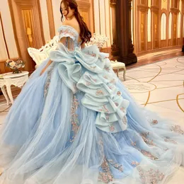 Sky Blue Off Axel Quinceanera Dress Sexig V-ringning Bollklänning Applique Lace Tull Tiered Sweet 16 Vestidos de Fiesta