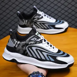Tasarımcı Erkekler Ayakkabı Koşuyor Siyah Beyaz Desen Moda Ateş Kalın Bottom Yürüyen Yürüyüş Gezici Ayakkabı Erkek Eğitimleri Spor Spor ayakkabıları