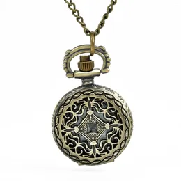 Relógios de bolso vintage Small Quartz Watch for Men Mulheres Bronze Flor Case Fob Chain Pingente Colar Roman Relógio Presente