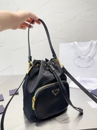 حقيبة دلو كلاسيكية أصلية Women Fashion Fashion Satchels Hobo Handbag Crossbody Messenger Bags Totes Backpack Proxury Designer محافظ Black Wallet