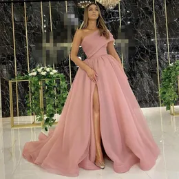 2021ダスティピンクのエレガントなイブニングドレス付きドバイフォーマルガウンパーティープロムドレスアラビア中東のワンショルダーハイスプリット274E