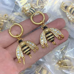 Luxury Insect Bee Studörhängen Designer för kvinnor Hoop Ear Studs Earring Alfabetörhängen smycken Set Valentine's Day Gift Engagemen Gifts med Box CGUE11 --02