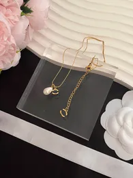 Дизайнер роскошного дизайнера двойной буквы подвесного ожерелья 18к золота с золотой.