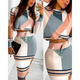 Tvådelt klänning sommar mode kvinnor randig tryck rund hals långärmad topp dragkammare shirred bodycon midi kjol set casual semester